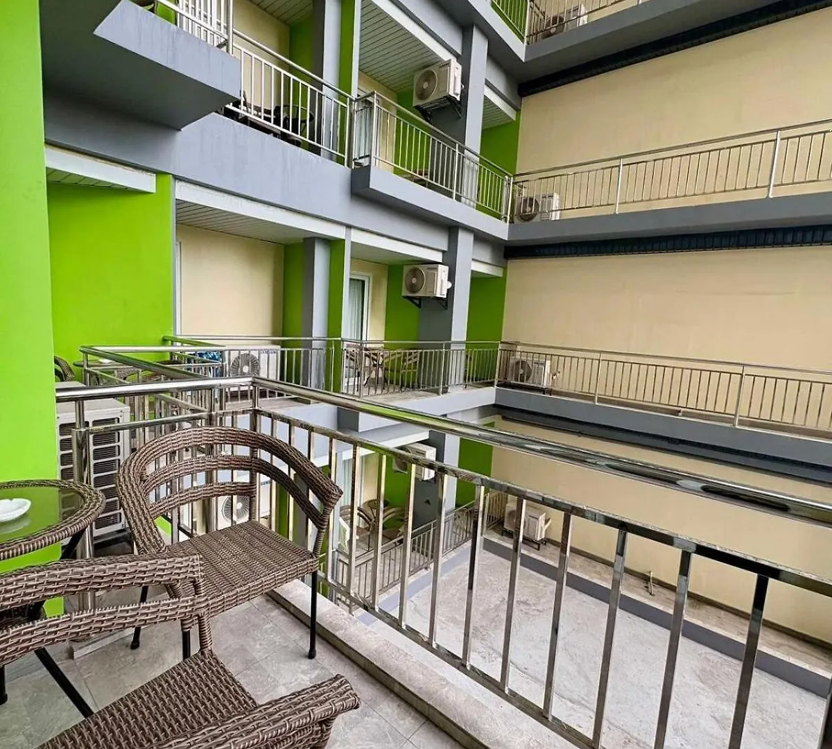 Sheryll Escapes - La Grande Phase 2, Grand Studio 305 With Balcony, Wifi & Netflix Angeles 0*,